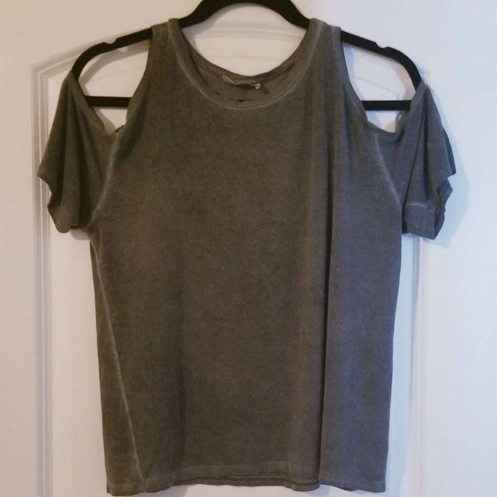 Off shoulder tshirt
